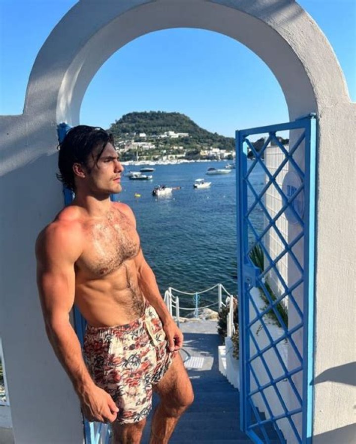 
Louis Futon Height, Weight, Net Worth, Age, Wiki, Who, Instagram, Biography 
